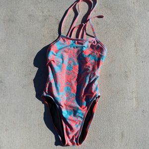 Jolyn tie back Gavin